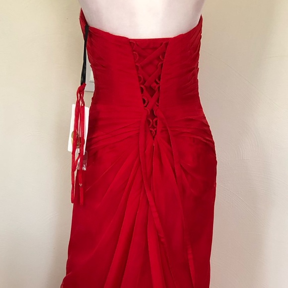 Red chiffon with front keyhole - Picture 14 of 14
